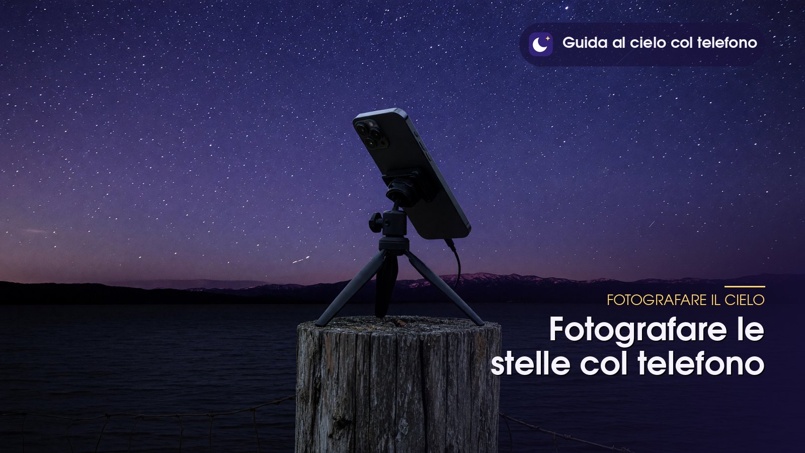 Telefono su mini treppiede puntato sul cielo stellato, per fotografare le stelle col telefono