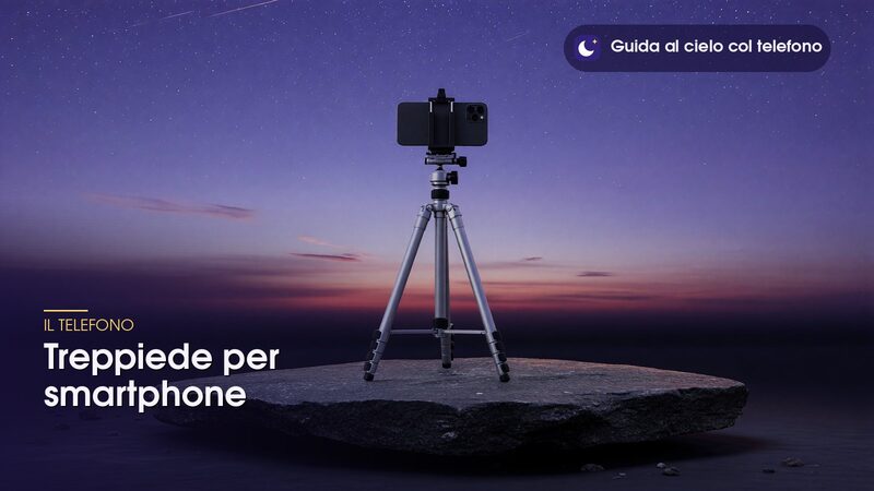 Treppiede per smartphone in alluminio con morsetto per il telefono sotto il cielo del crepuscolo